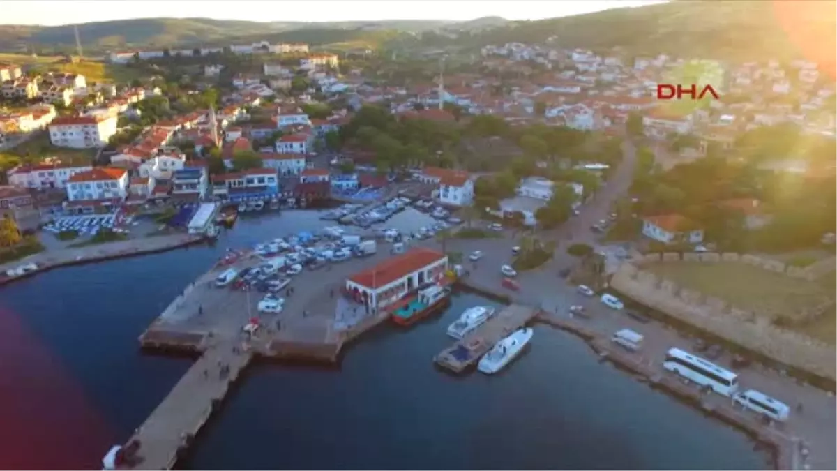 Çanakkale Bozcaada\'da Turizmcilerin Yüzü Gülüyor