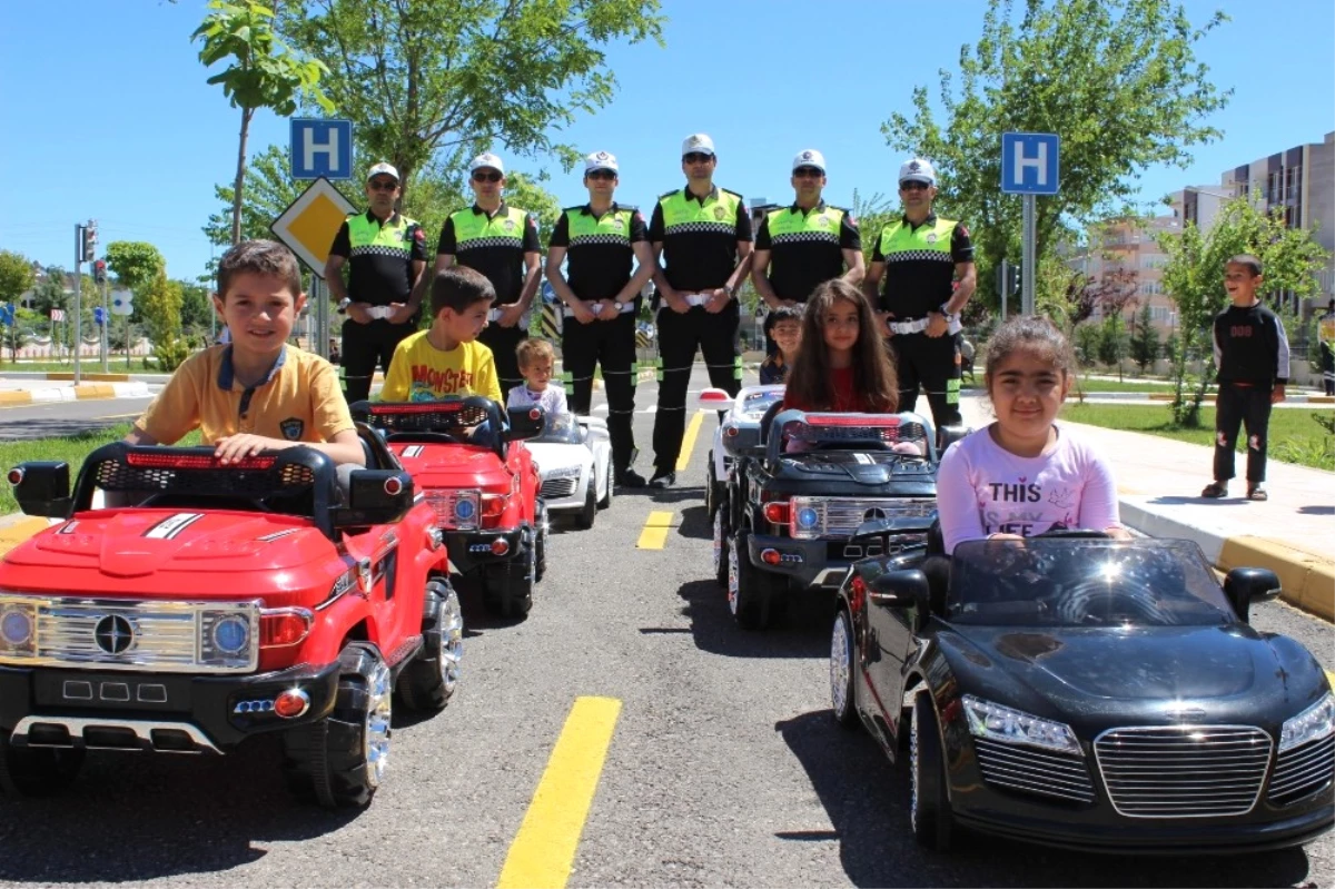 Çocuklar İçin Uygulamalı Trafik Eğitim Parkı Hizmete Açıldı