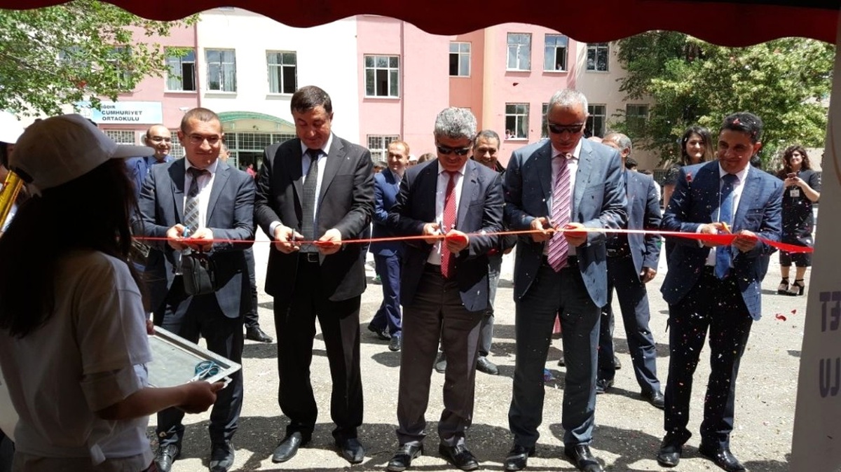 Cumhuriyet Ortaokulunda Bilim Fuarı