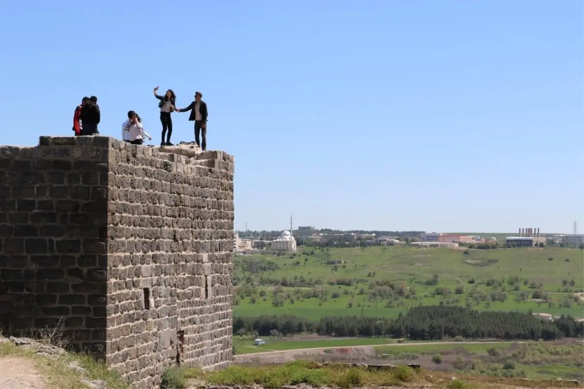 Diyarbakır Surlarına \'Özçekim\' Yasağı