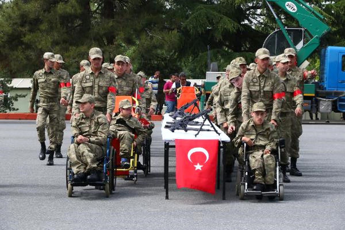 Engelliler Temsili Askerlik Yaptı, Aileleri Duygusal Anlar Yaşadı