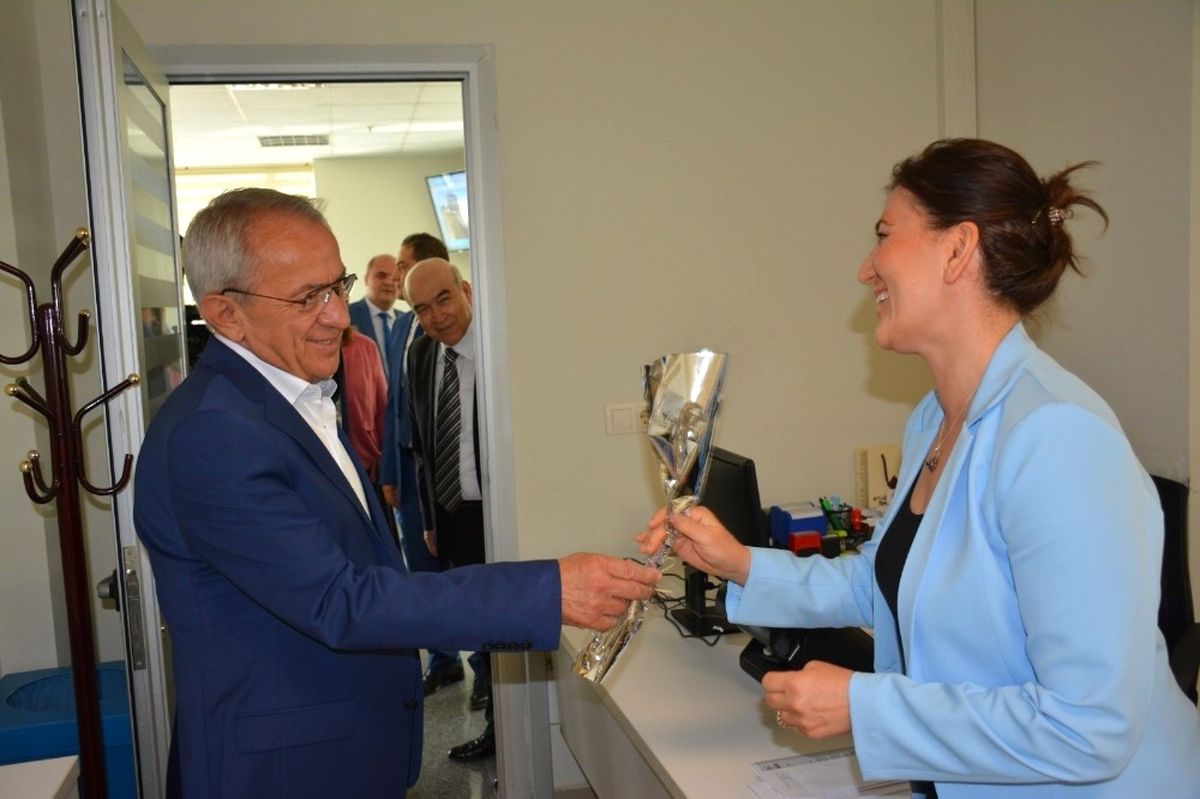 Genel Müdür Coşkun, Anneler Günü\'nü Çiçeklerle Kutladı