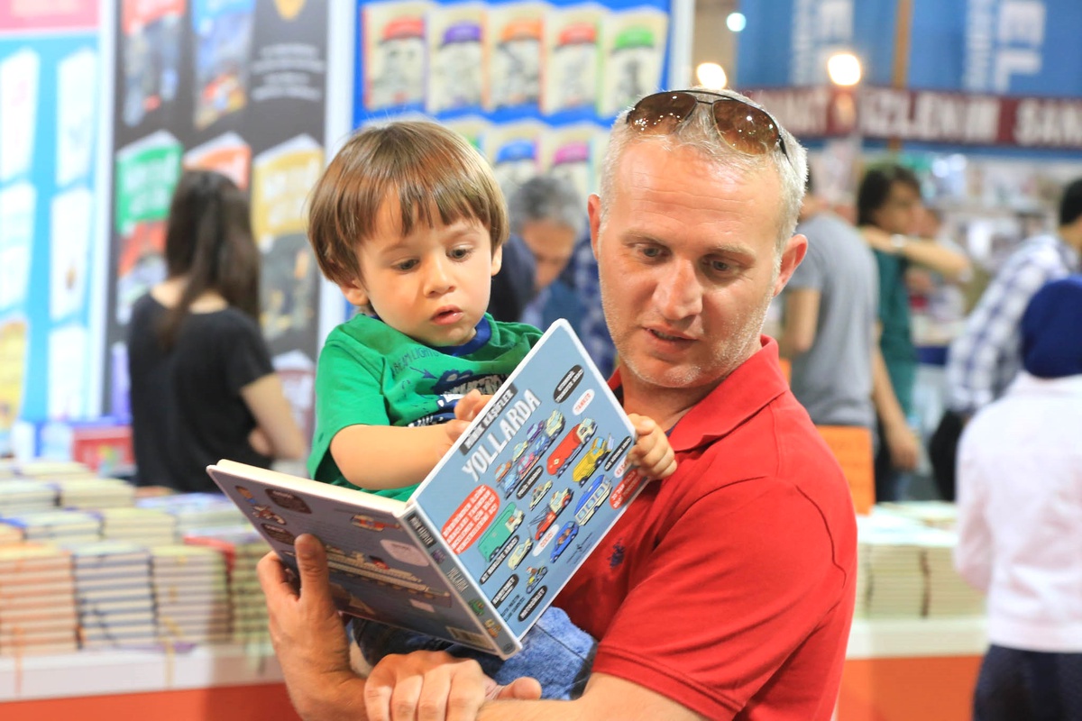 Ko-Mek\'ten Kocaeli Kitap Fuarı\'nda "Ben Okudum Sen de Oku" Projesi