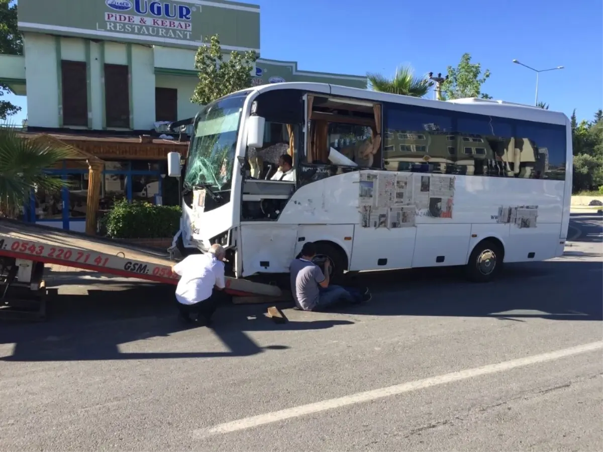 Kontrolden Çıkan Otobüs Pide Dükkanına Daldı