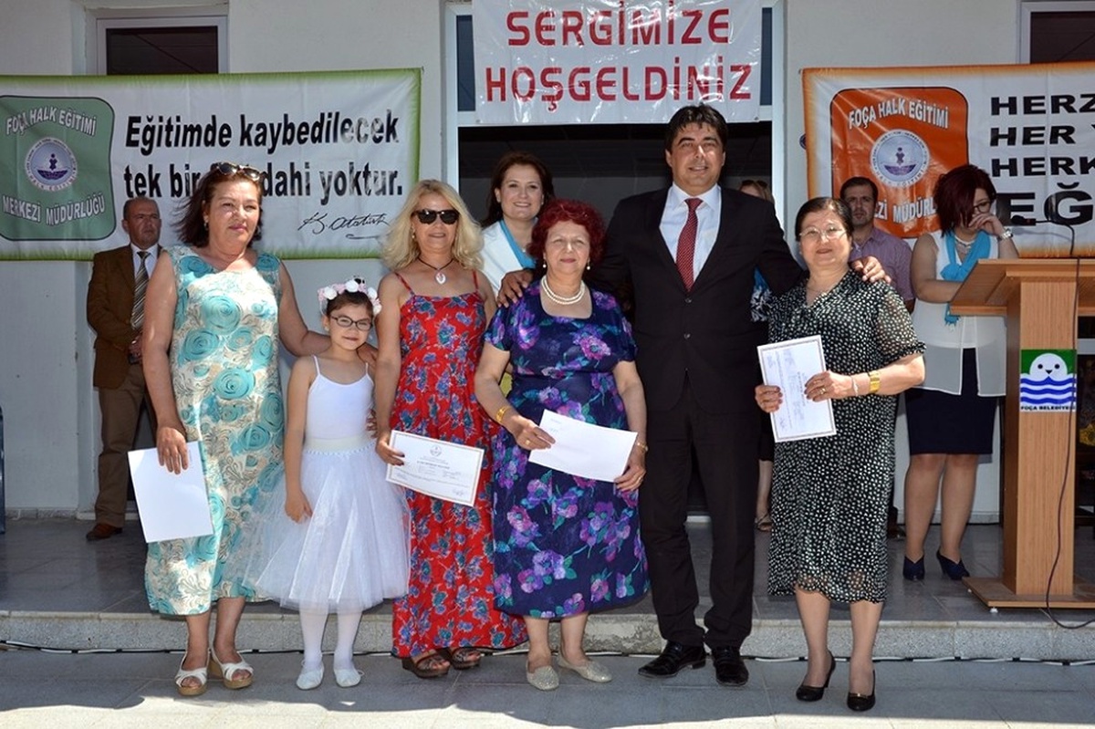 Kursiyerler El Emeği Ürünlerini Foça\'da Sergiledi