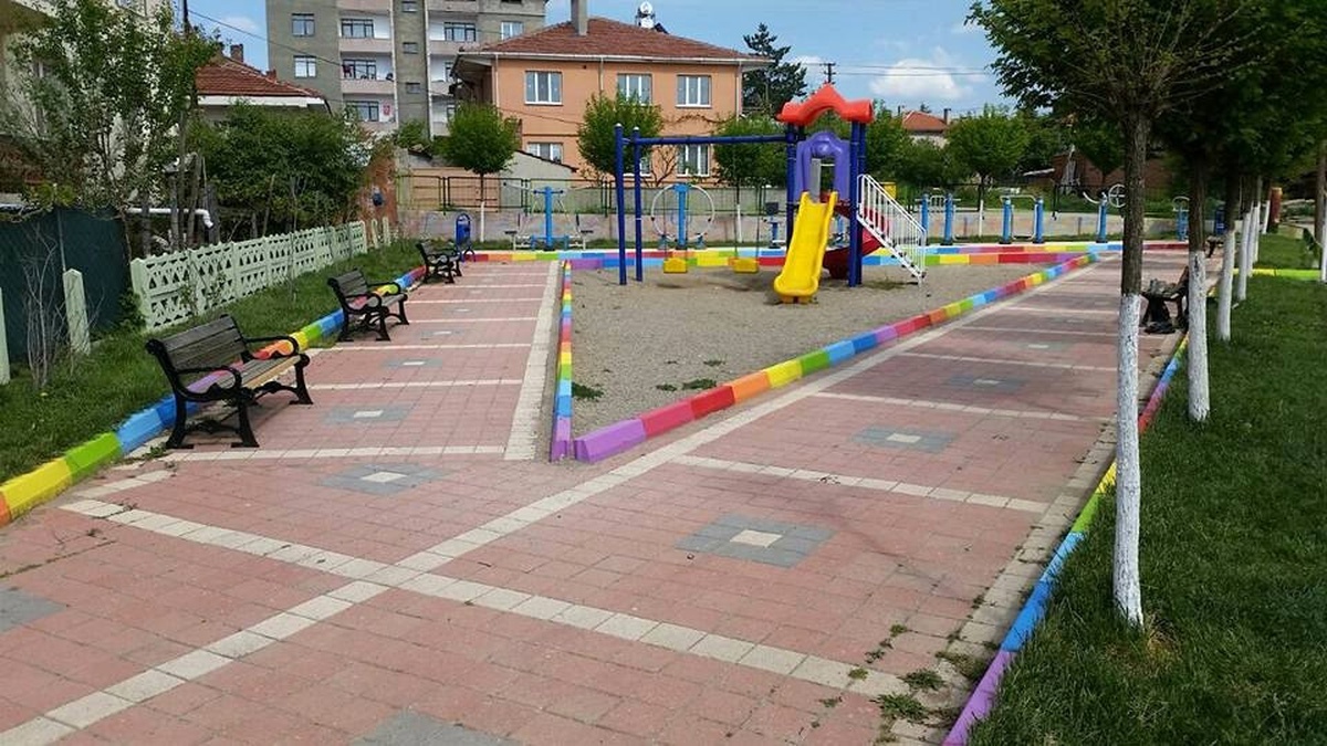 Pazaryeri\'nde Çocuk Parkları Rengarenk Oluyor