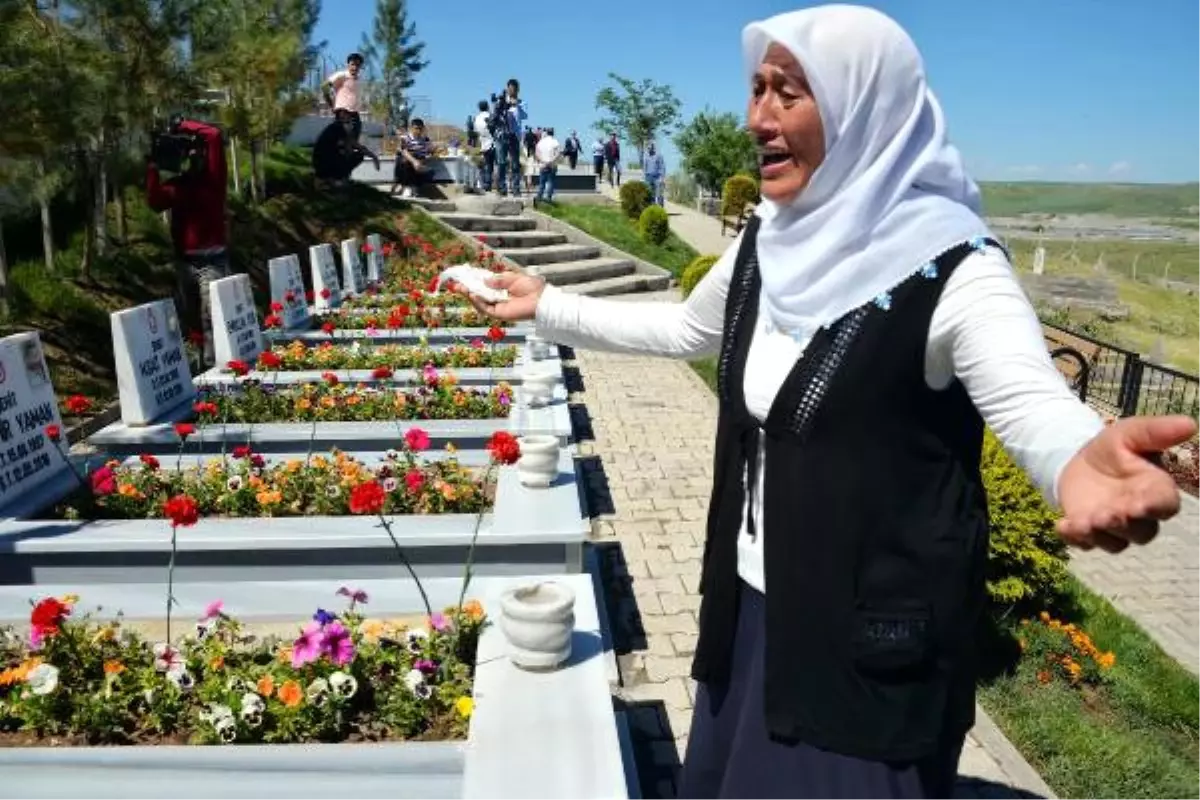 PKK\'nın Dürümlü Katliamında Ölen 16 Köylü Törenle Anıldı