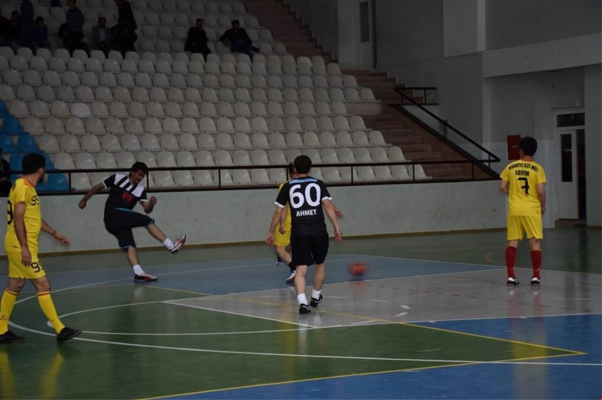 Reşadiye\'de 15 Temmuz Şehitleri Anma Futsal Turnuvası Düzenlendi