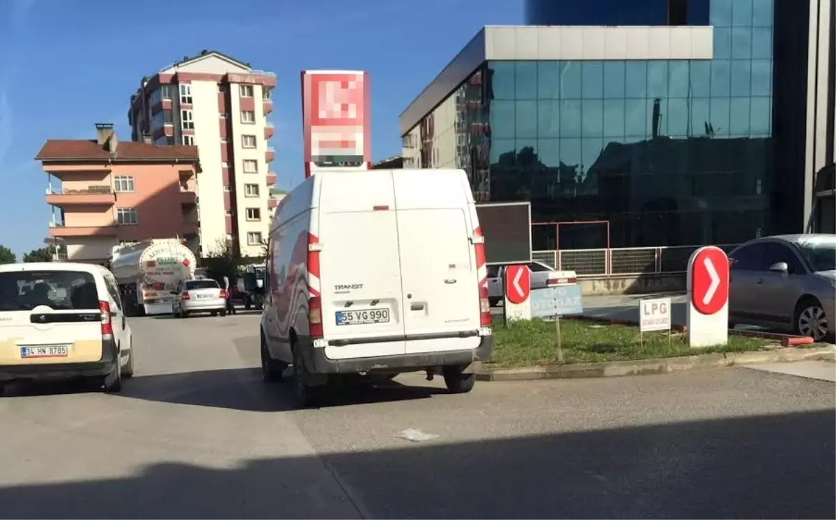 Samsun\'da Minibüsün Çarptığı Öğretmen Ağır Yaralandı