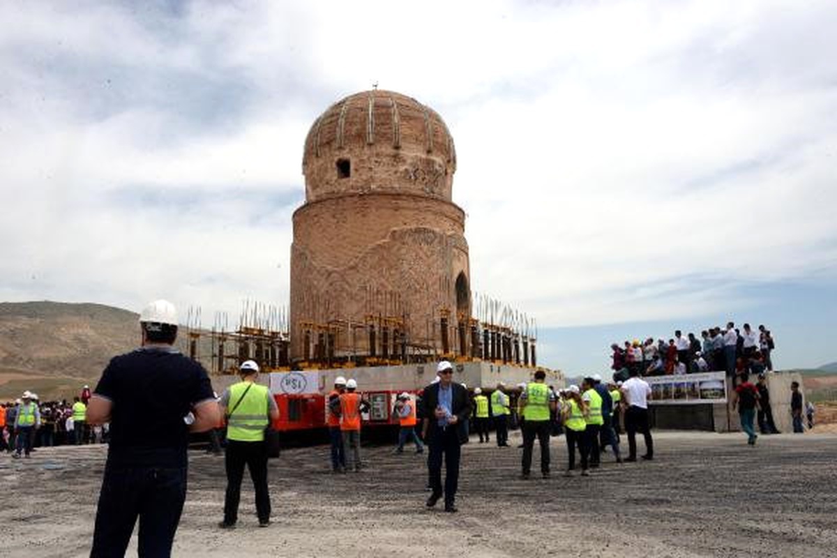 Tarihi Zeynel Bey Türbesi, Yeni Yerine Taşındı (4)