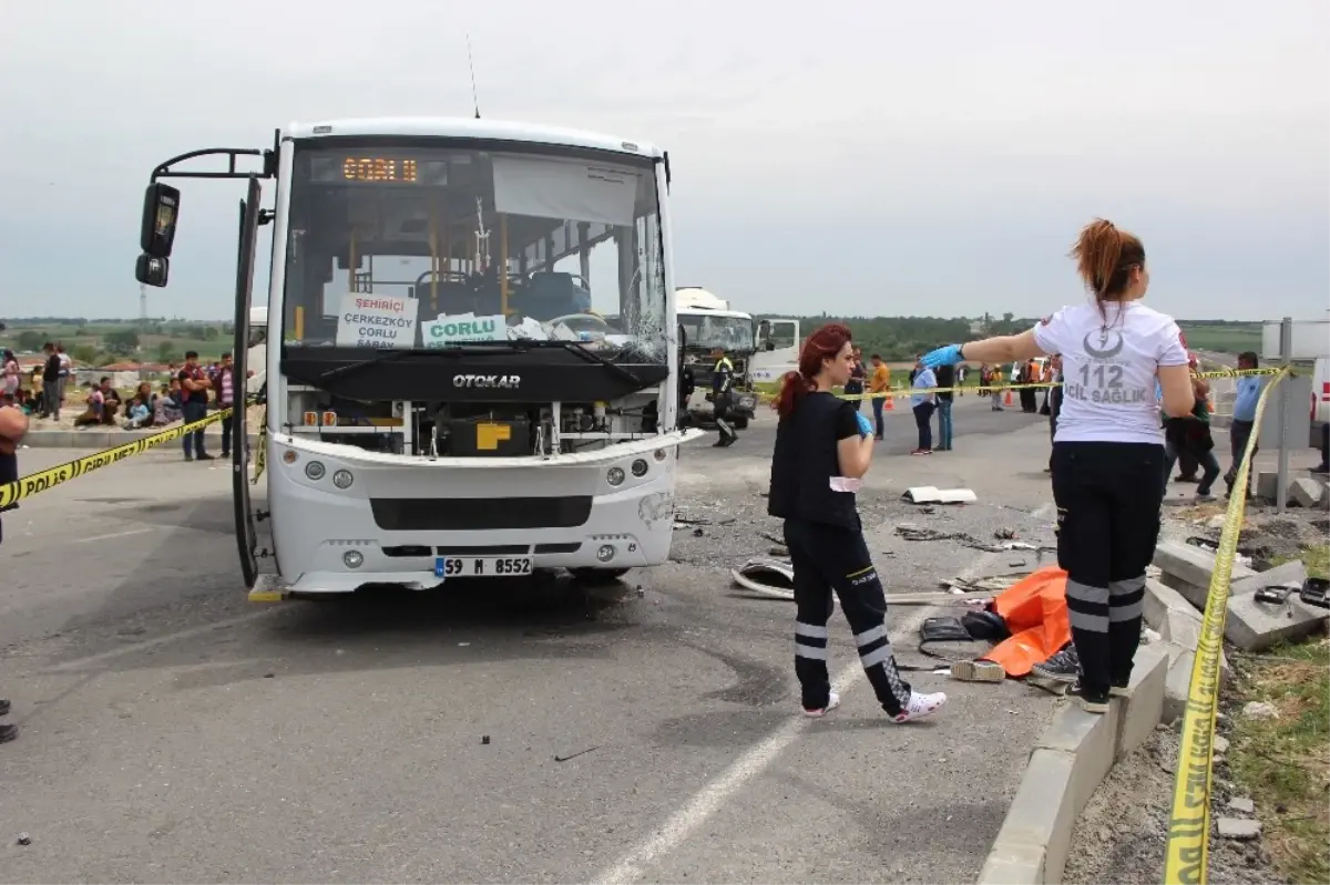 Tekirdağ\'da Minibüs ile Kamyon Çarpıştı: 2 Ölü 17 Yaralı