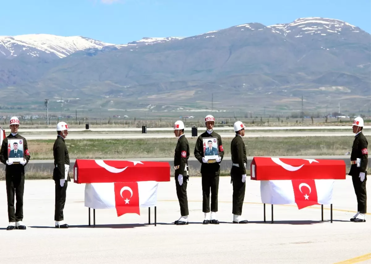 Tendürek Şehitleri Için Tören