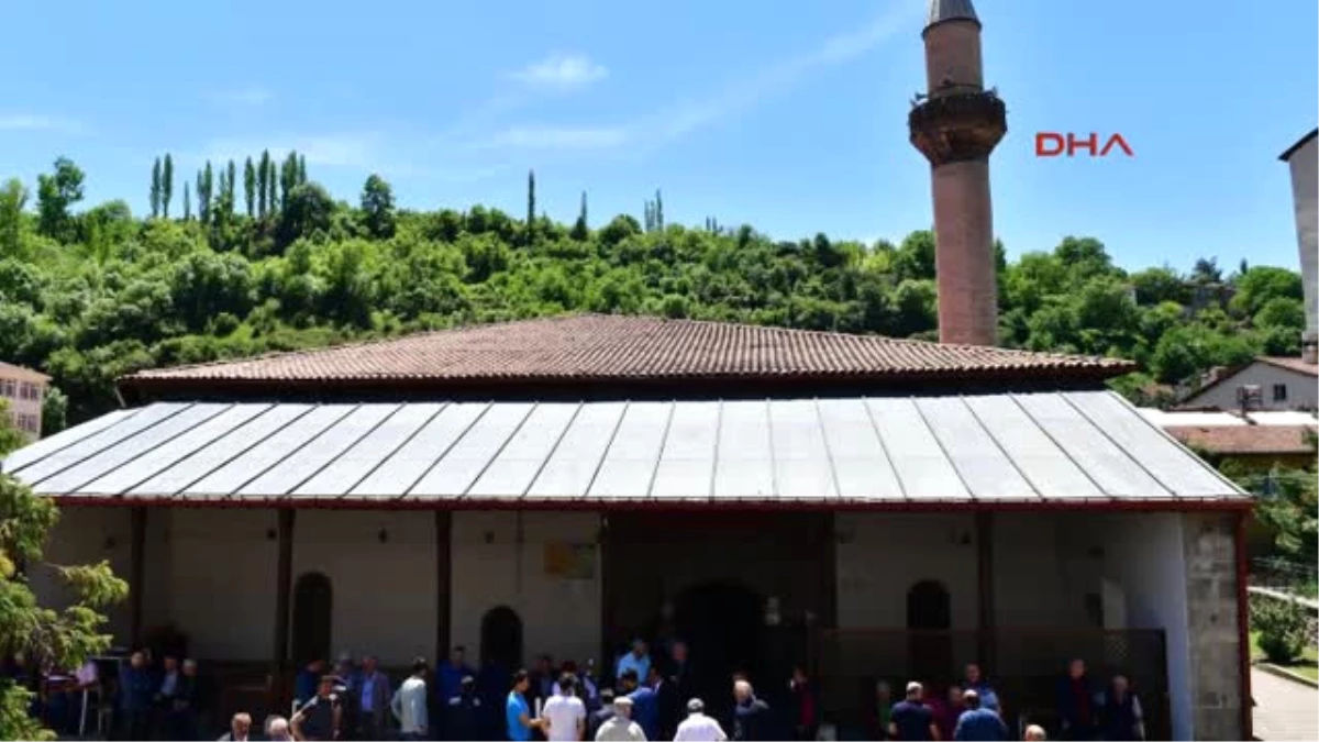 Tokat Niksar\'daki Tarihi Ulu Cami\'de Kılıçla Hutbe Okundu