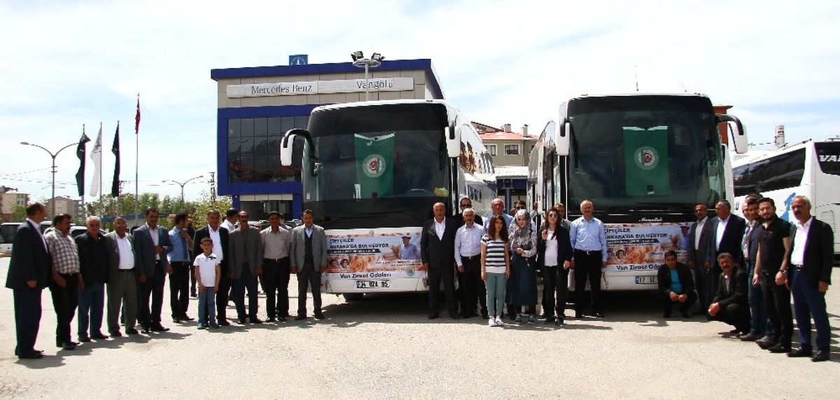Vanlı Çiftçiler Ankara\'ya Hareket Etti