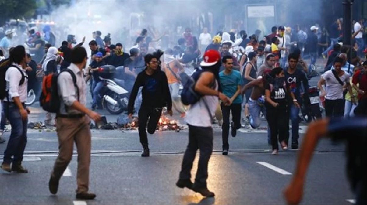 Venezuelalı Protestocular Madrid\'de Büyükelçiyi Alıkoydu