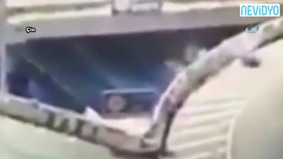 Viyadükten Aşağı Uçtu!