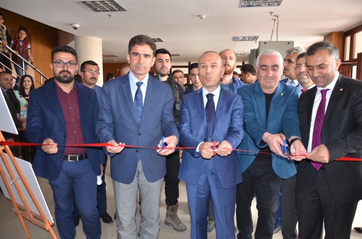 Yüksekova\'da Fotoğraf Sergisi ve Sertifika Töreni