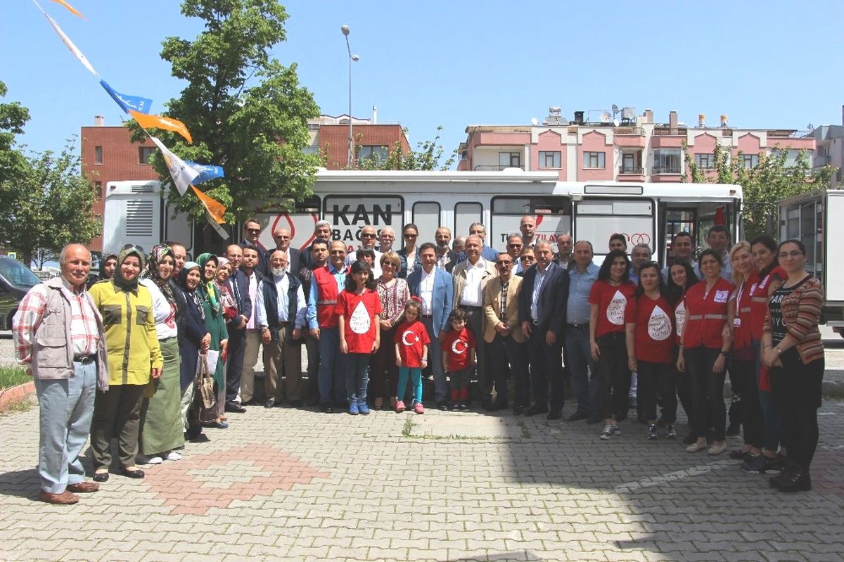 AK Parti Atakum İlçe Başkanlığı\'ndan Kızılay\'a Kan Desteği
