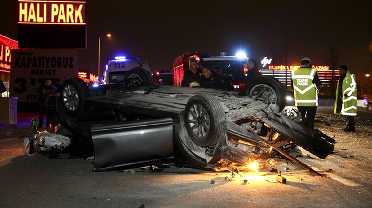 Ankara\'da Zincirleme Trafik Kazası: 2 Yaralı