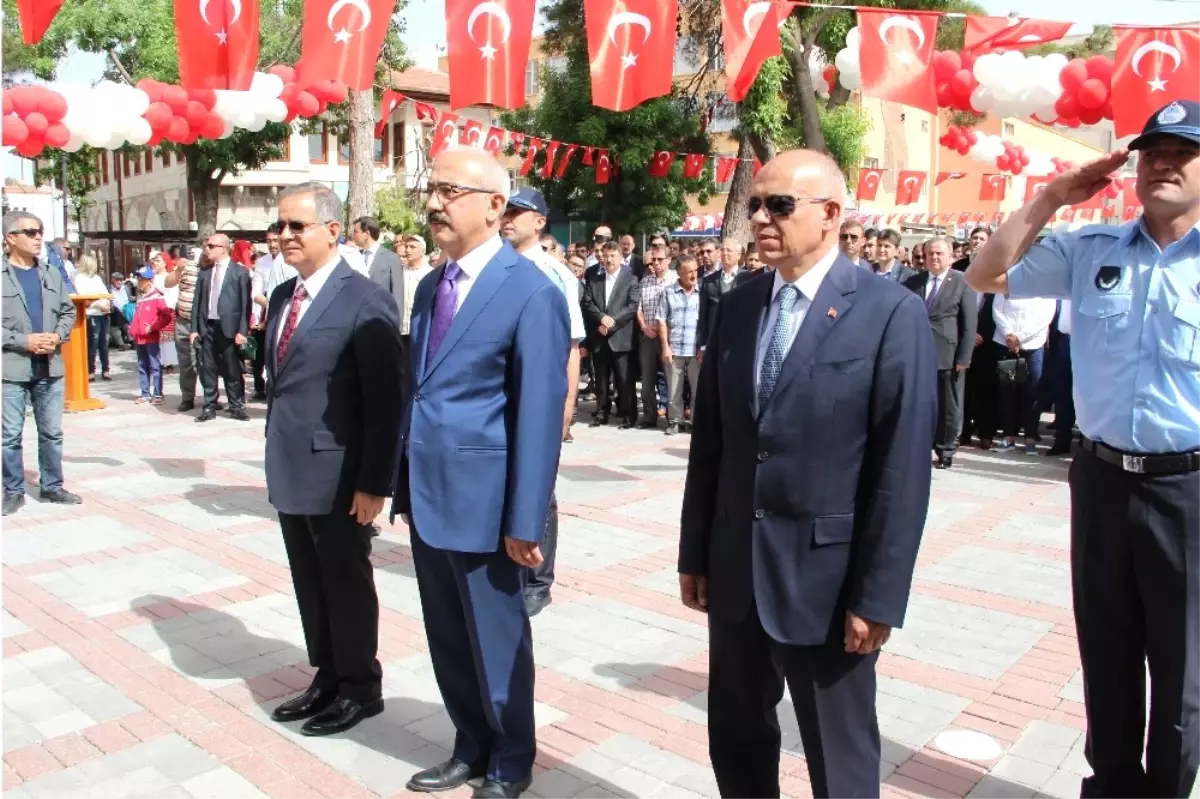 Bakan Elvan: "Bir Terör Örgütüne Karşı Başka Bir Terör Örgütünü Kullanmak Son Derece Yanlış Bir...