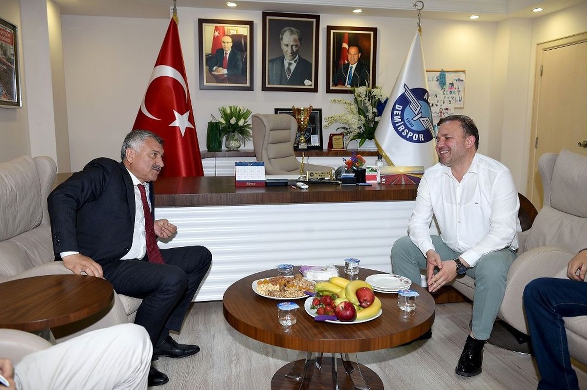Başkan Karalar\'dan Demirspor\'a 150 Bin TL Pirim
