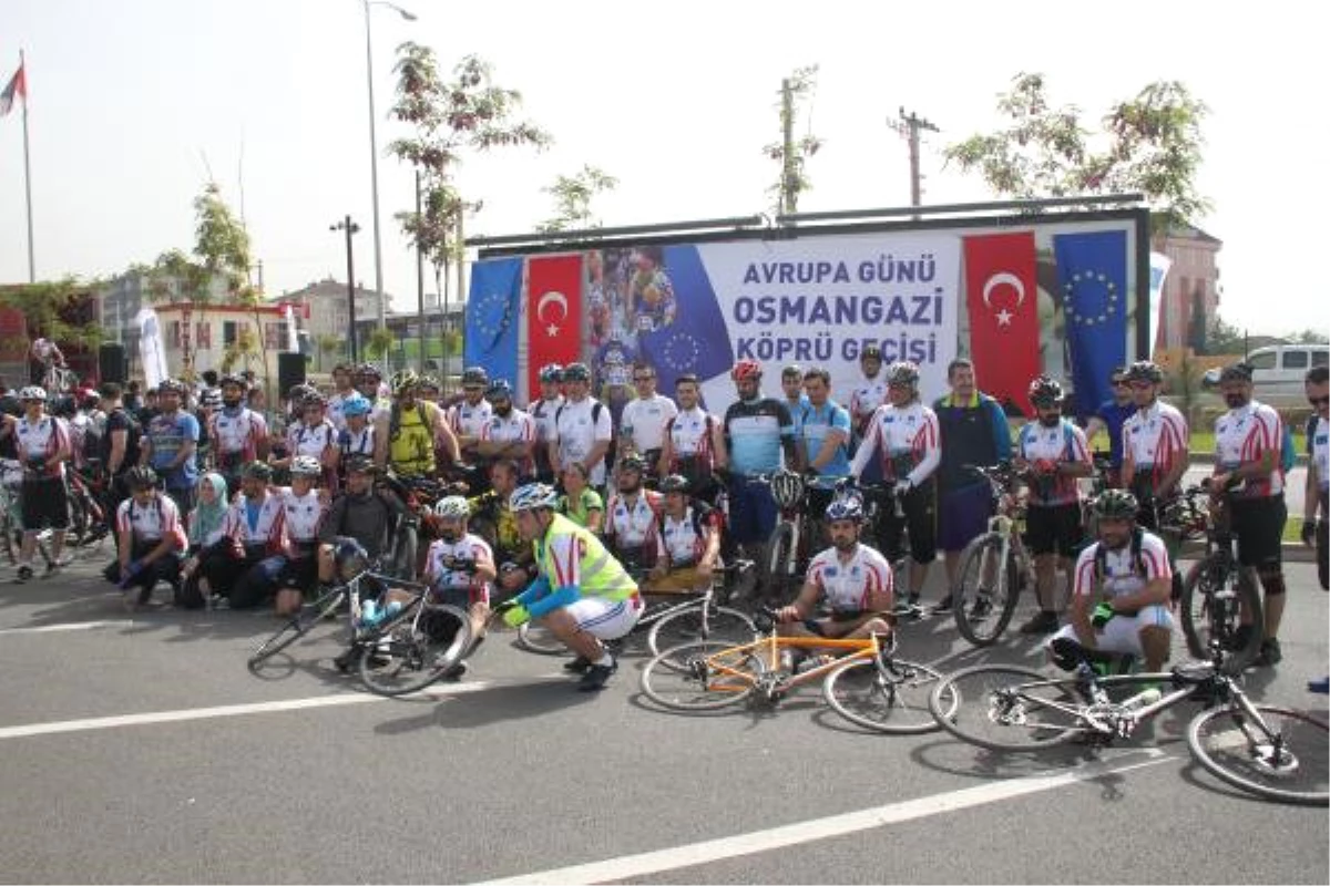 Bisikletle Osmangazi Köprüsü\'nden Geçtiler