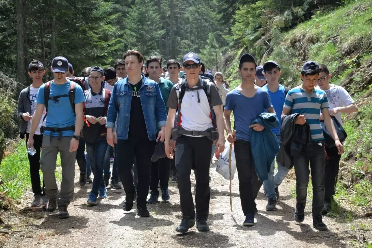 Bozüyüklü Gençler Atatürk Köşkü\'ne Yürüdü