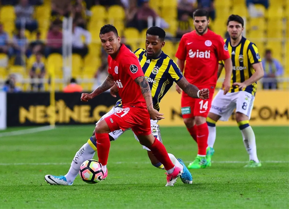 Fenerbahçe, Antalyaspor\'u 4 Maçtır Yenemiyor