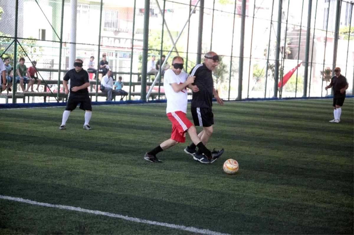 Görme Engelliler Futbol, Sağlıklılar Körebe Oynadı