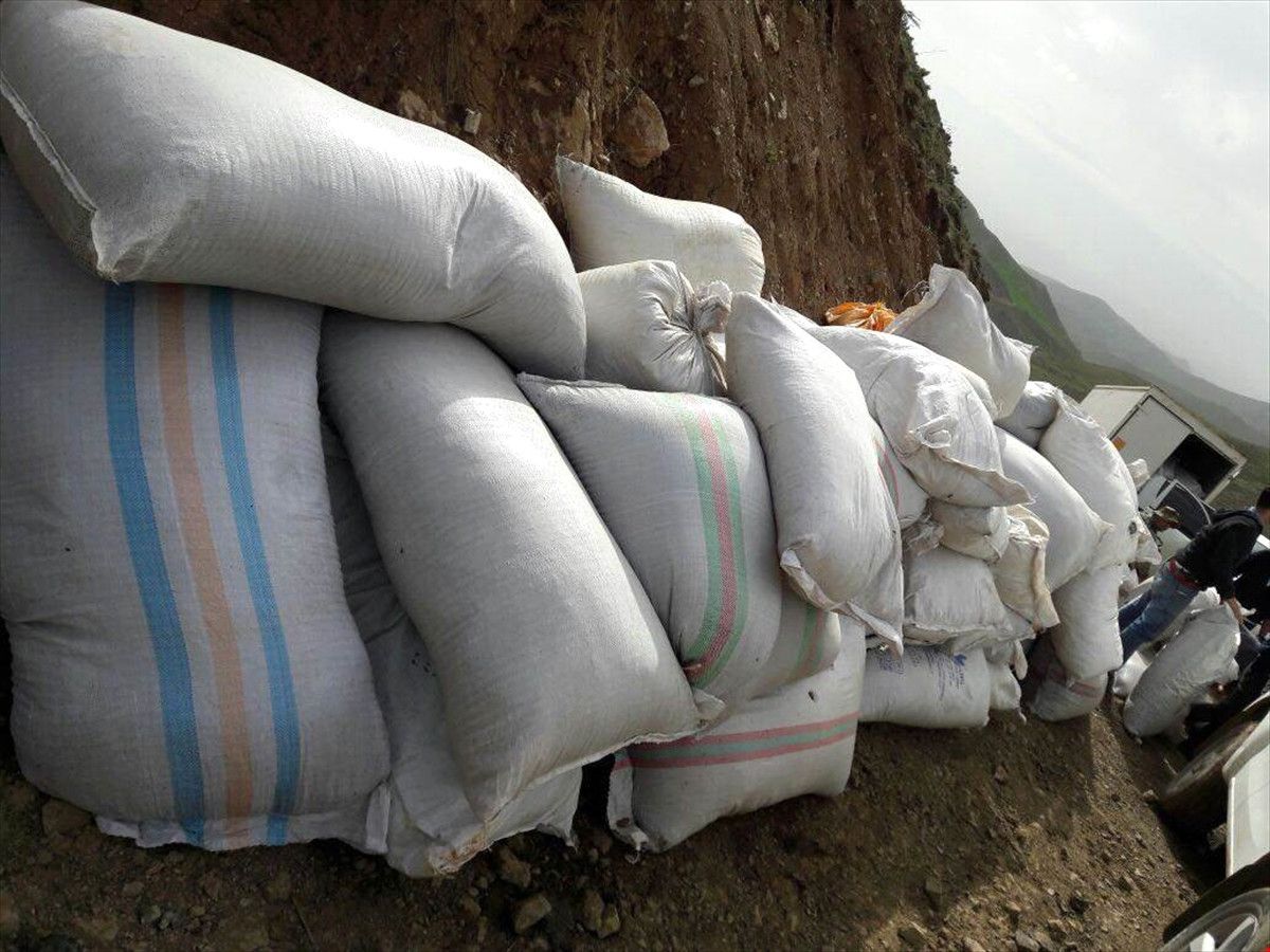 Hakkari\'de 3,5 Ton Kaçak Çay Ele Geçirildi