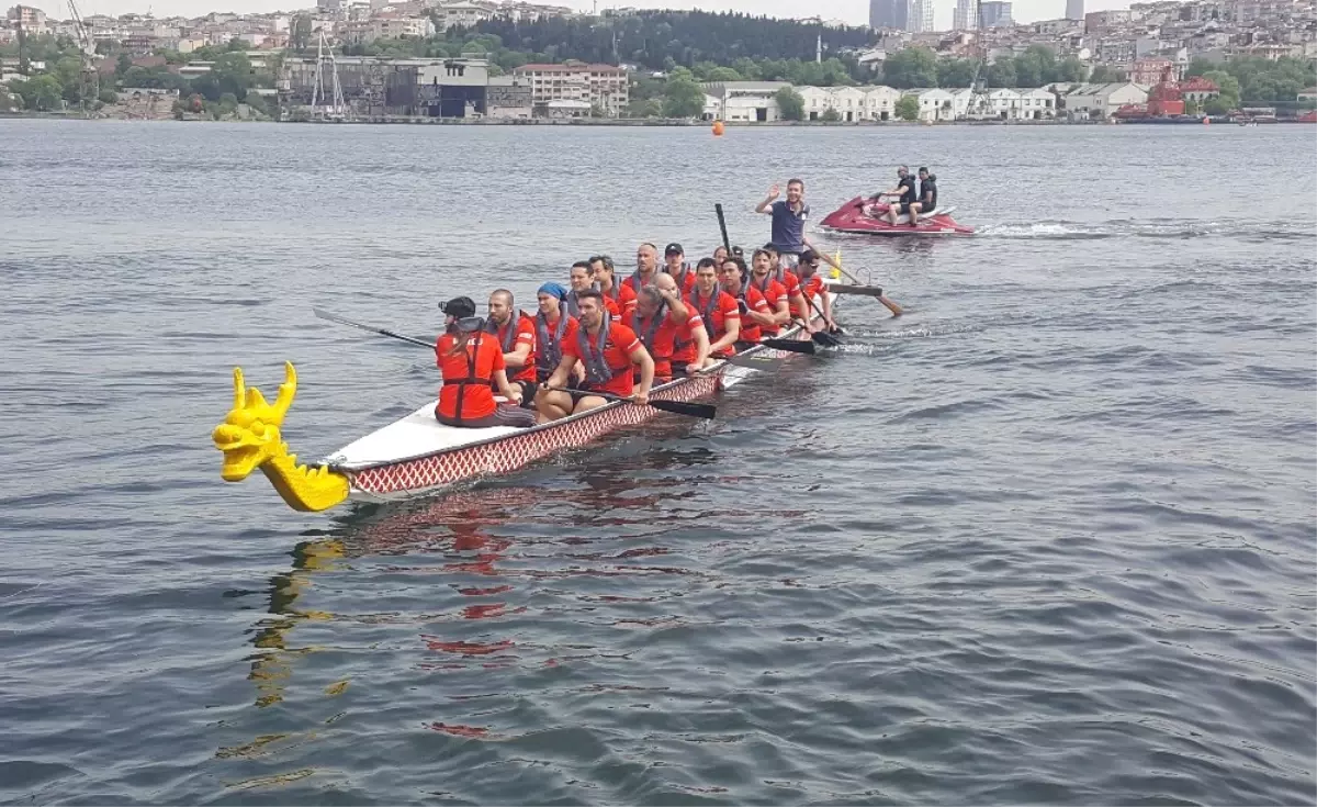 Haliç\'te Dragon Boat Yarışları Başladı