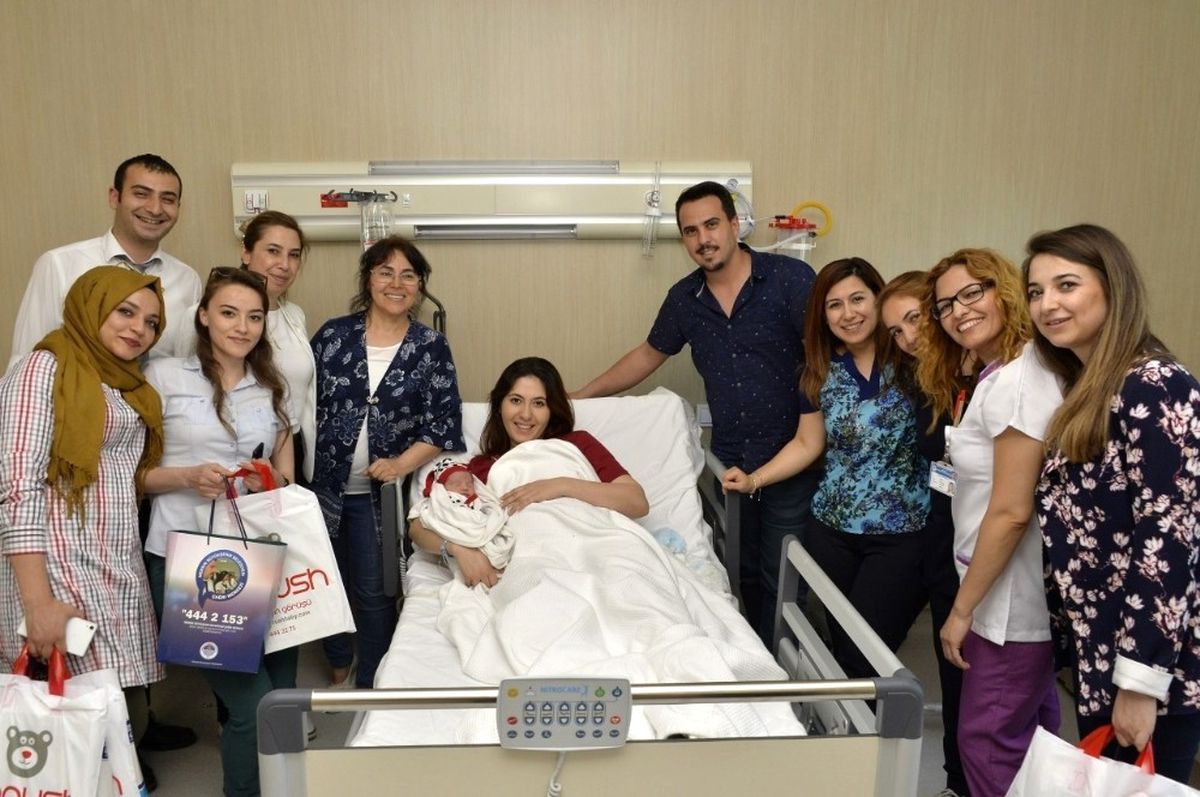 İlk Kez Anne Olanların Hediyeleri Büyükşehir Belediyesi\'nden