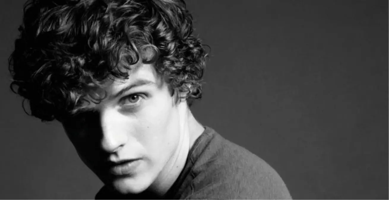 Kıvırcık Saçlı Erkekler Saçlarını Nasıl Kestirmeli?