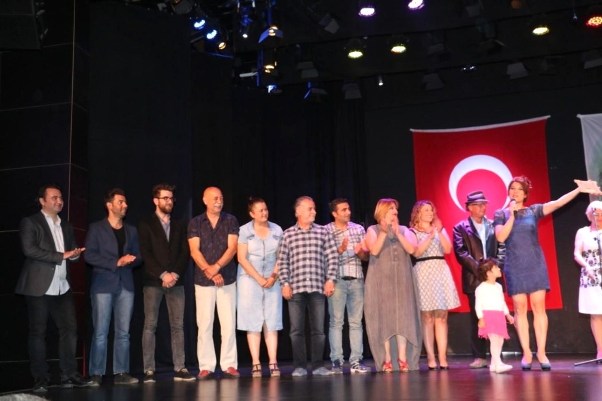 Küçük Sakar Cadı, \'En İyi Çocuk Oyunu\' Ödülünü Aldı