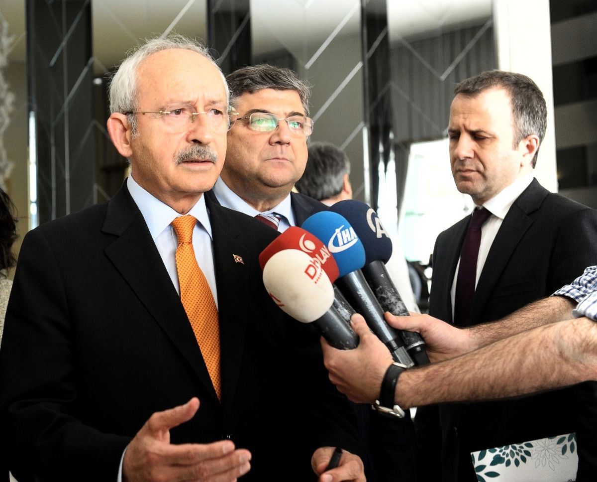 Muğla\'da Yolcu Midibüsünün Şarampole Yuvarlanması