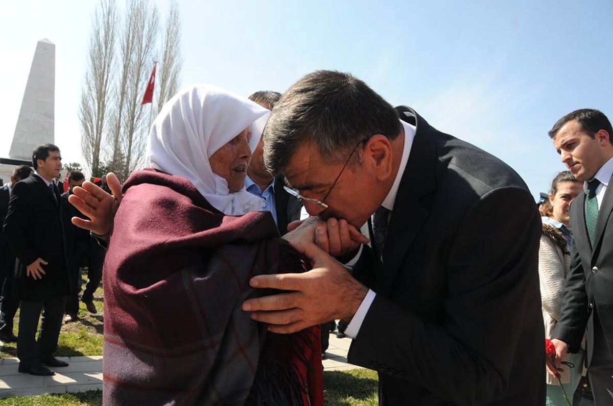 Niğde Belediye Başkanı Faruk Akdoğan Anneler Günü\'nü Kutladı