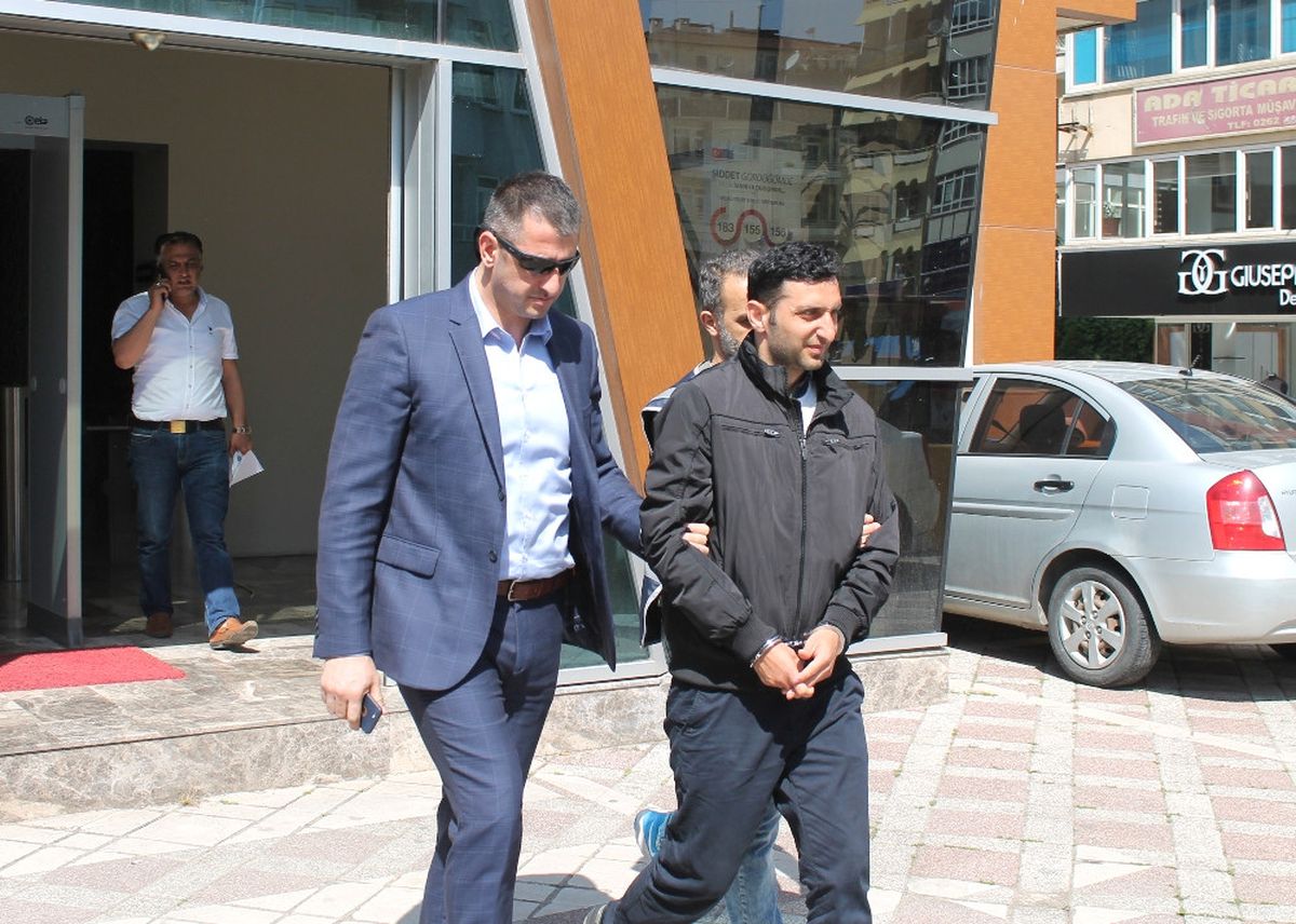 Öldürdüğü Şahsın Mezarında Dua Etmiş