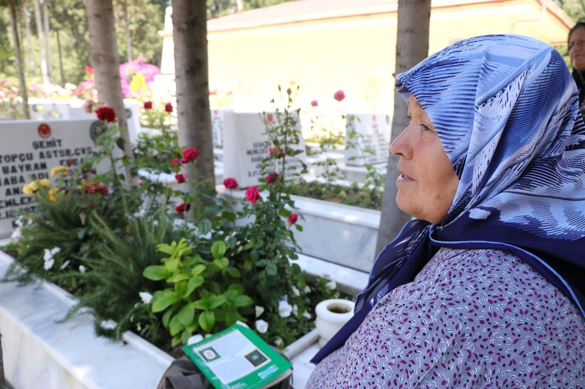 Onlar Anneler Günü\'nde Şehit Evlatlarına Gidiyor