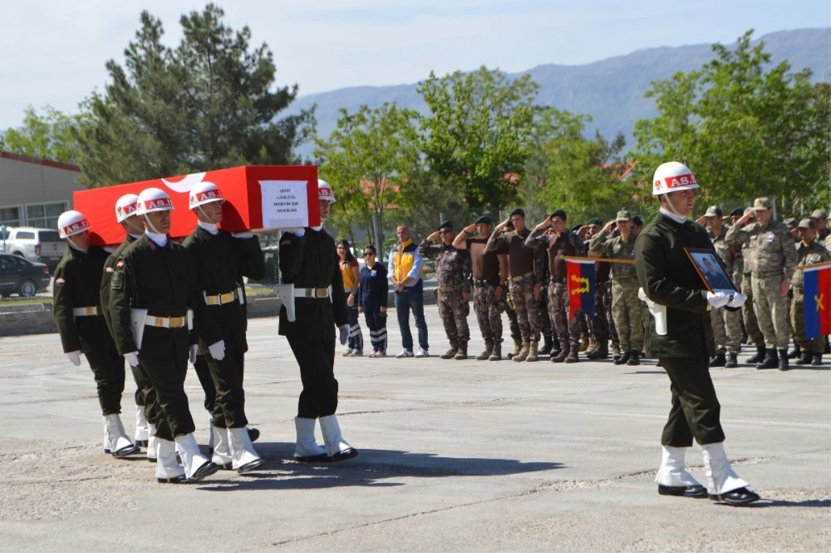 Şehit Astsubay Işık, Son Yolculuğuna Uğurlandı