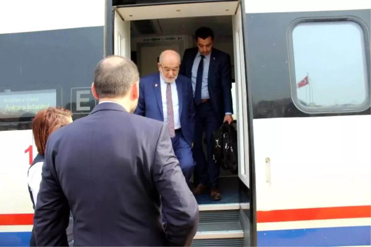 Temel Karamollaoğlu Trenle İzmit\'e Geldi