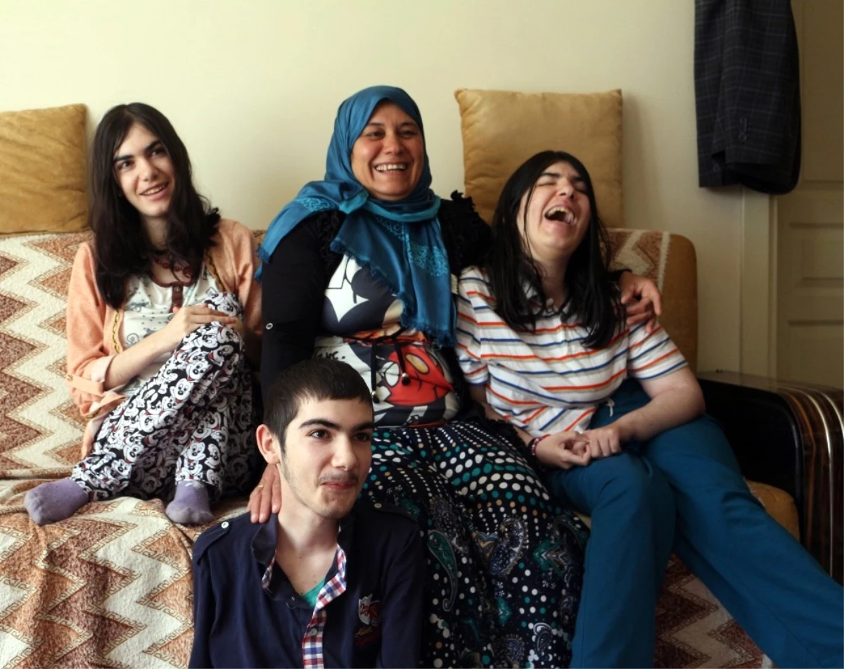 Ağrı\'da Suriye\'li Üvey Anne 3 Engelli Çocuğa Kendi Çocukları Gibi Bakıyor