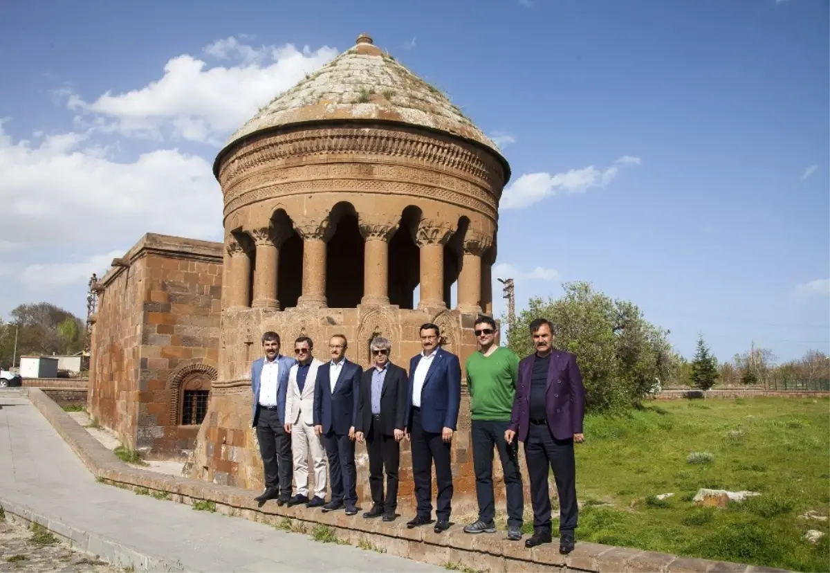 Ahlat Ziyaretçilerini Ağırlıyor