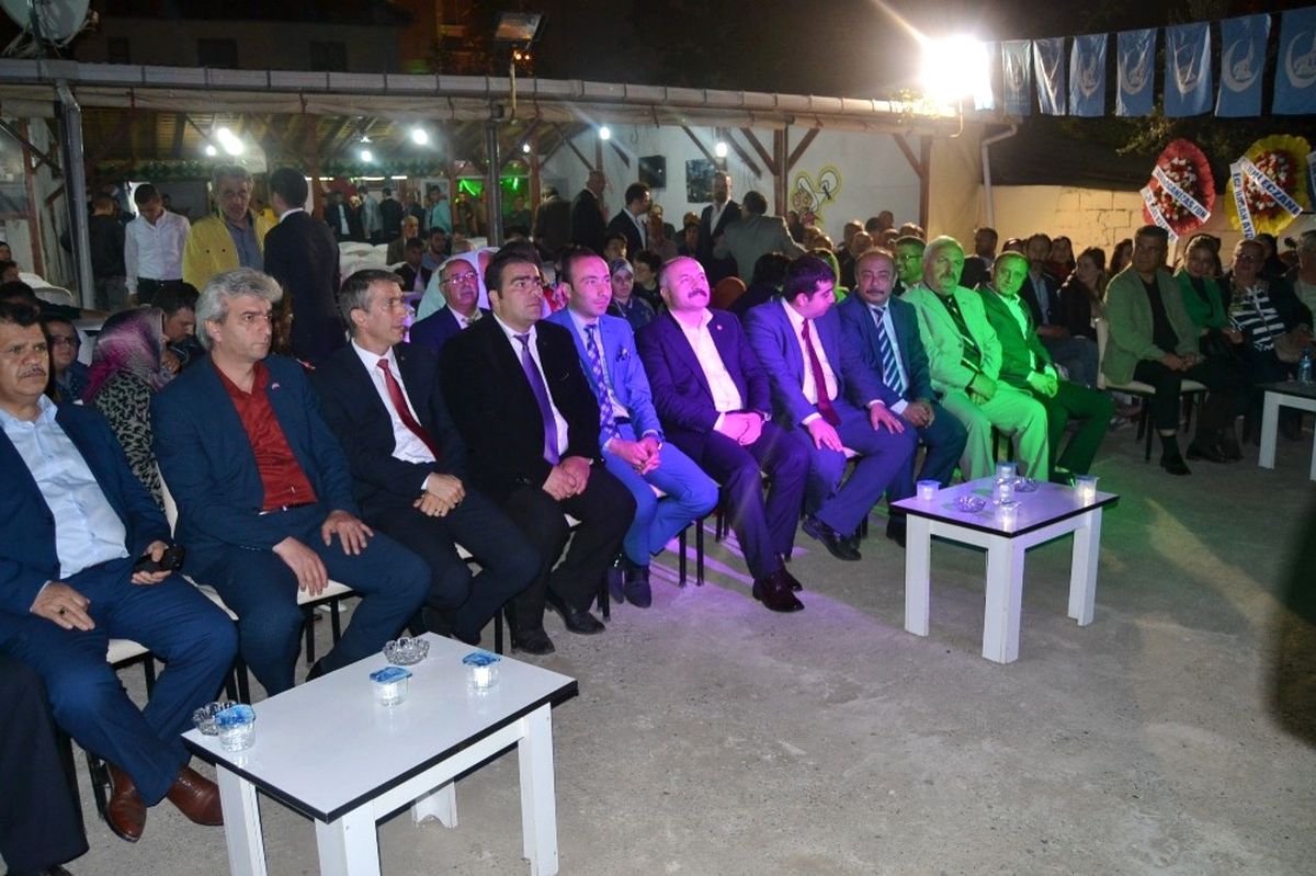 Alaçam\'da "Maziden Atiye Bir Sevdadır Ülkücü Hareket" Konseri