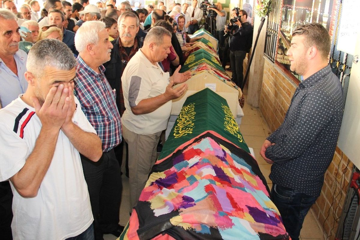Anneler Günü\'nde Annelerini Toprağa Verdiler