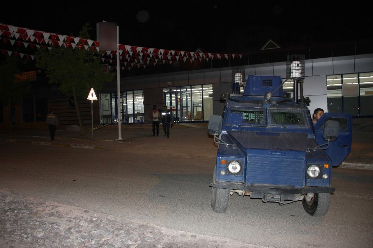 Ataşehir\'de Bir Markete Eyp Atıldı