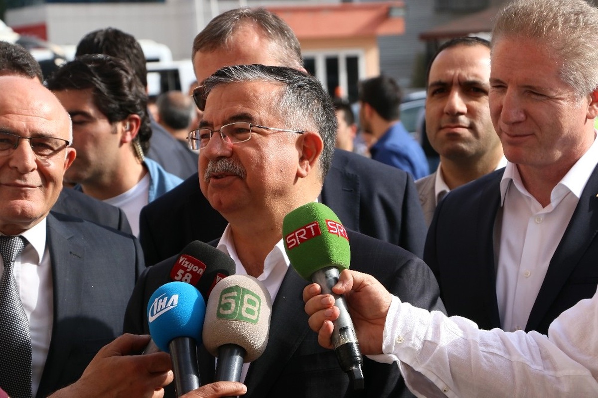 Bakan Yılmaz Sivasspor Maçı İçin Adana\'ya Geldi