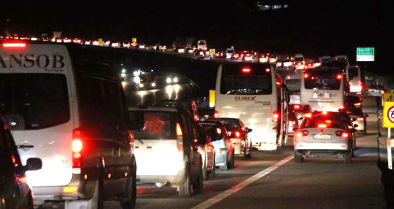 Bolu TEM\'de Yol Çalışması Nedeniyle Kilometrelerce Araç Kuyruğu Oluştu