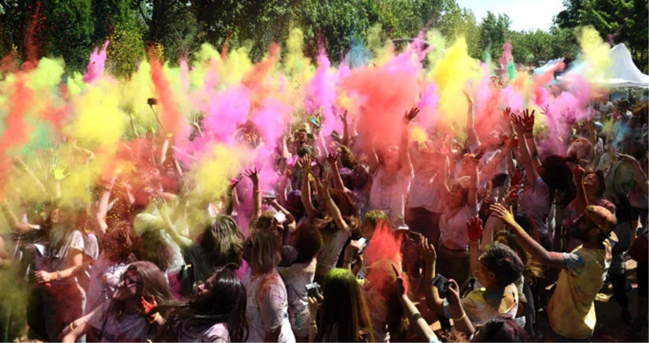 \'Renkli Koşu Festivali\' Bursa\'da Düzenlendi
