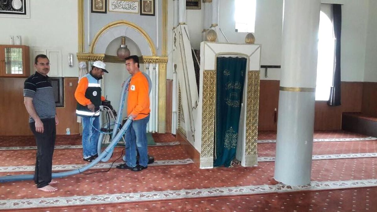 Camilerde Ramazan Ayı Öncesi Bahar Temizliği