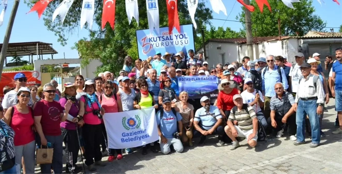 Didim\'de Kutsal Yol Yürüyüşü Geleneksel Hale Geldi